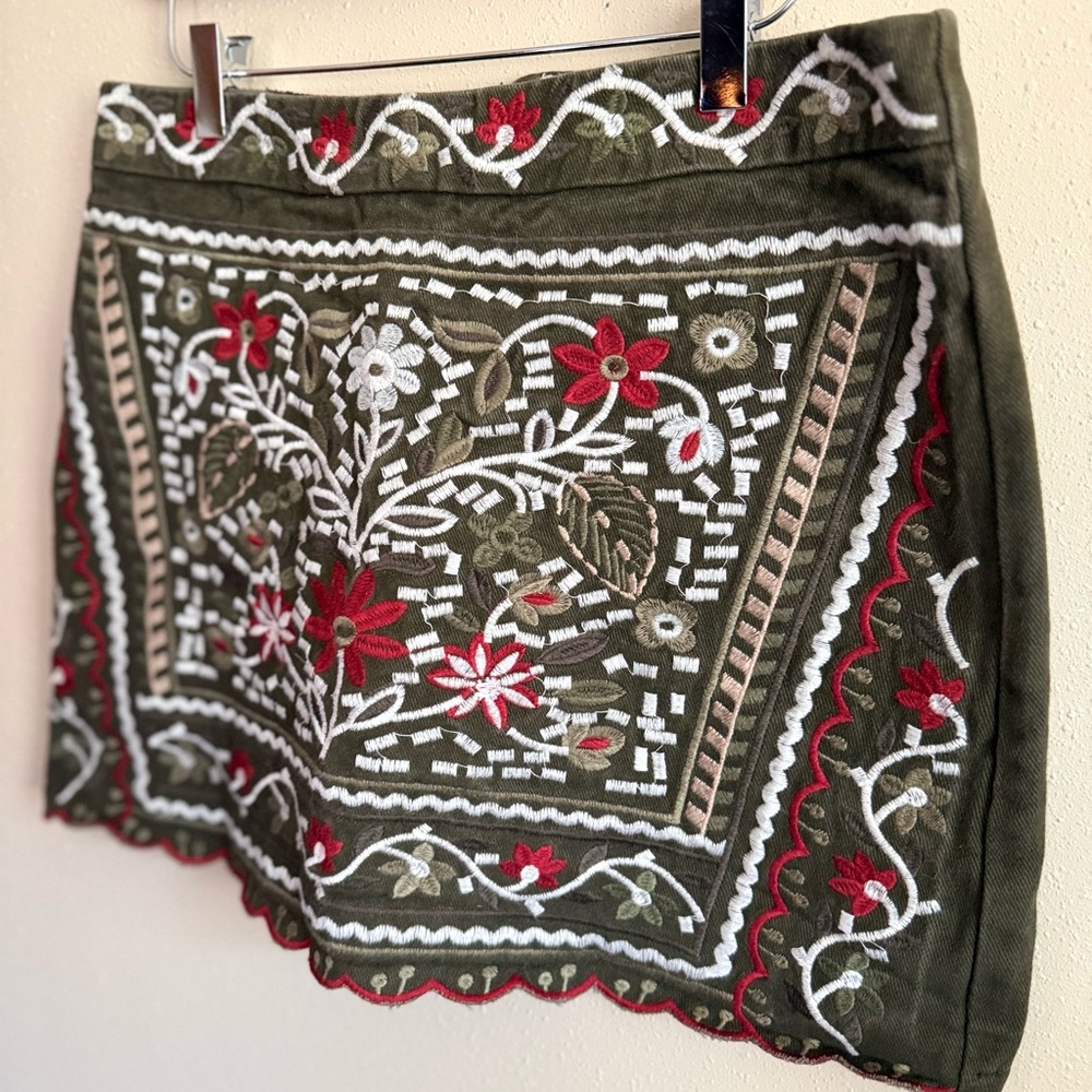 Blue Rain Olive Floral Embroidered Scalloped Mini Skirt Size L - Picture 4 of 8